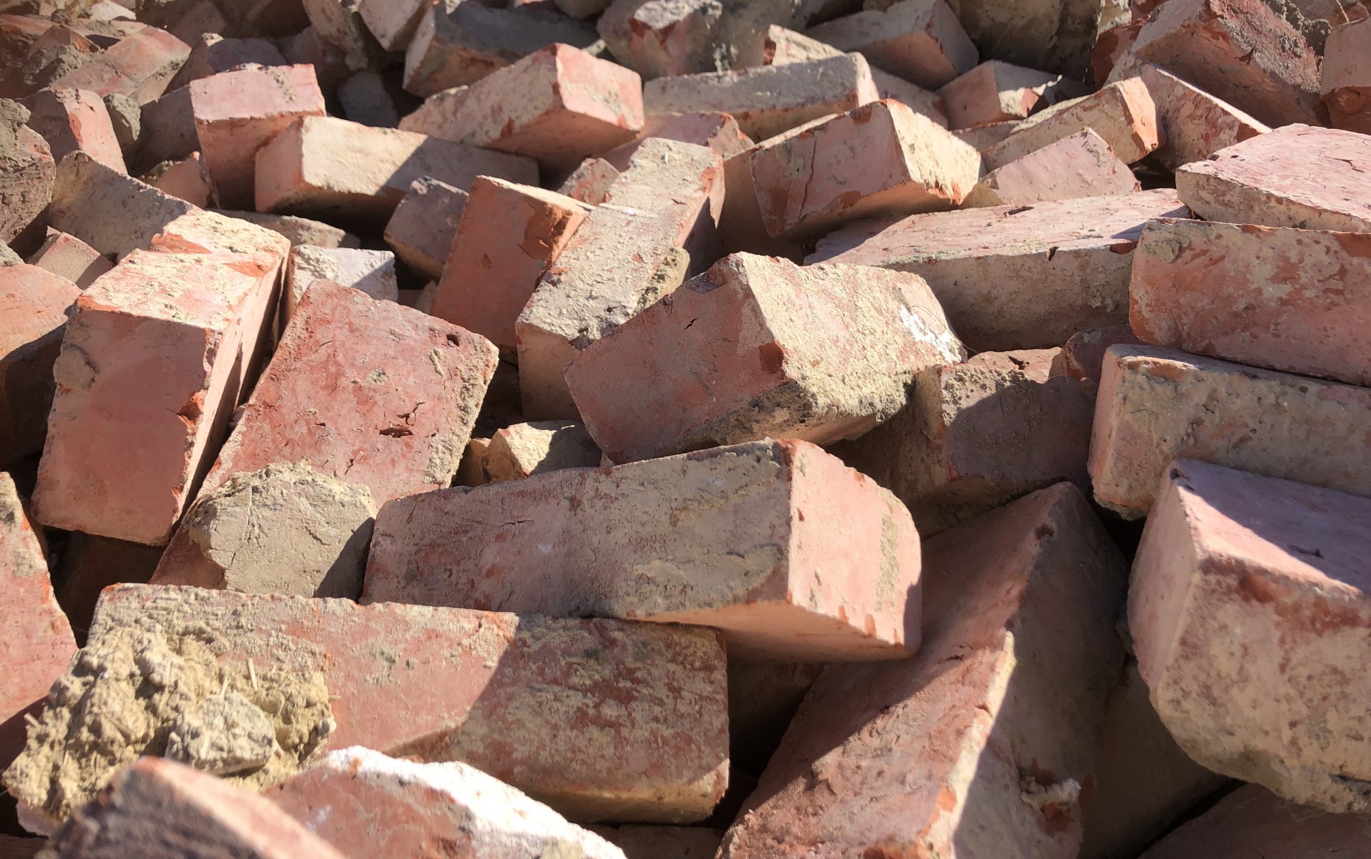 Abholung von Ziegelsteinen