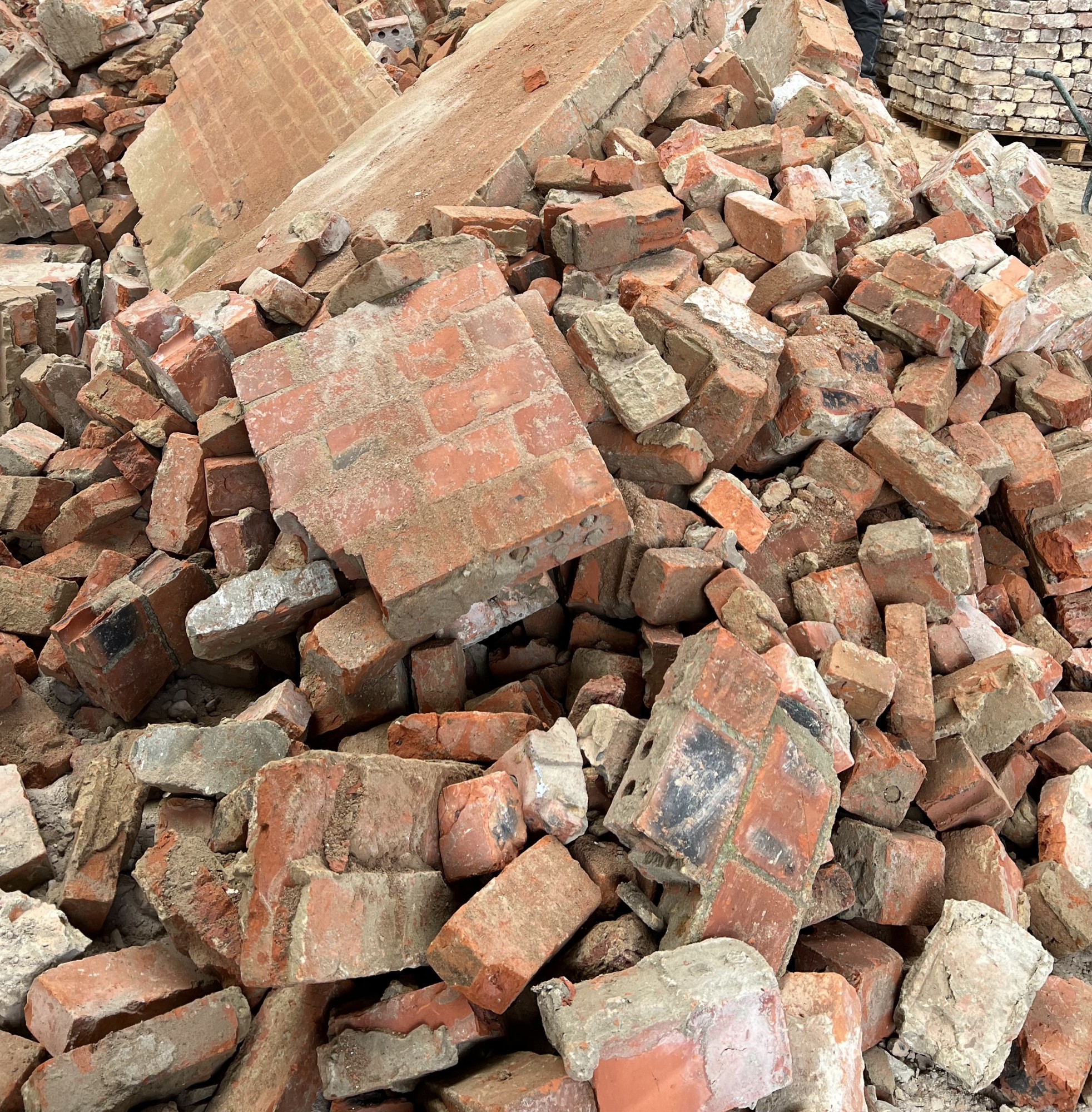 Abholung von Ziegelsteinen