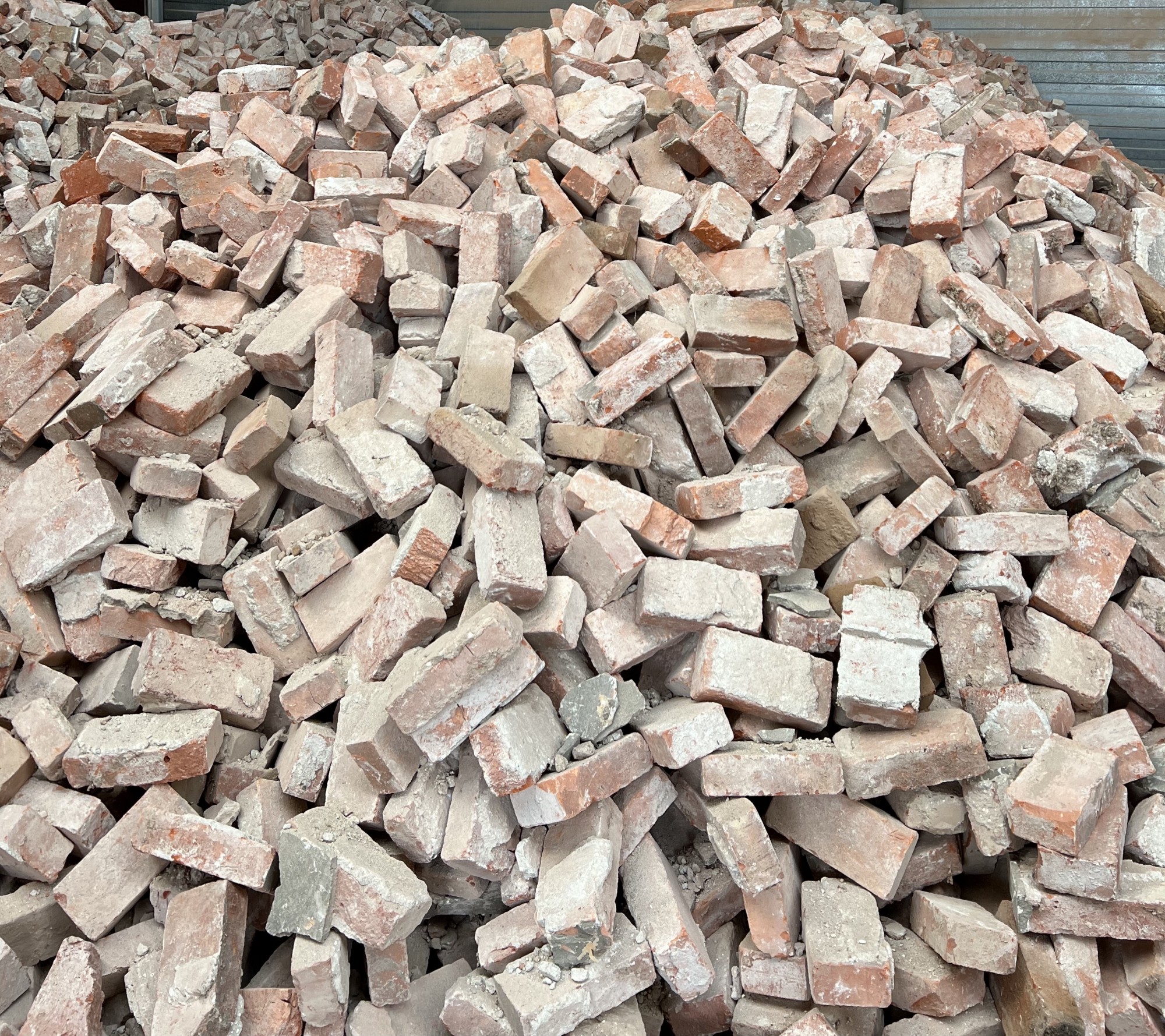 Abholung von Ziegelsteinen